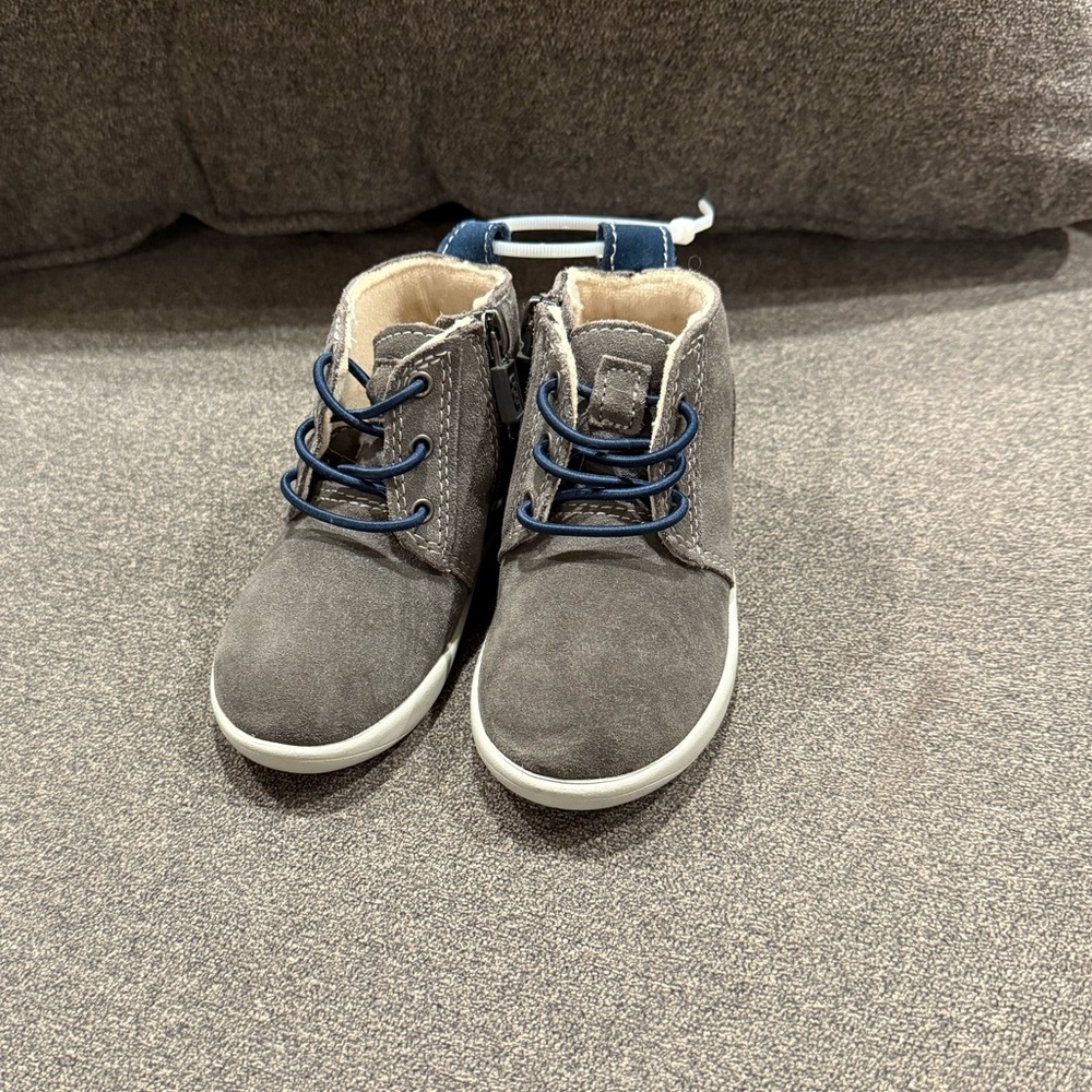 UGG Kids Kristjan Chukka Booties unisex – Charcoal (Size 6) NWOT